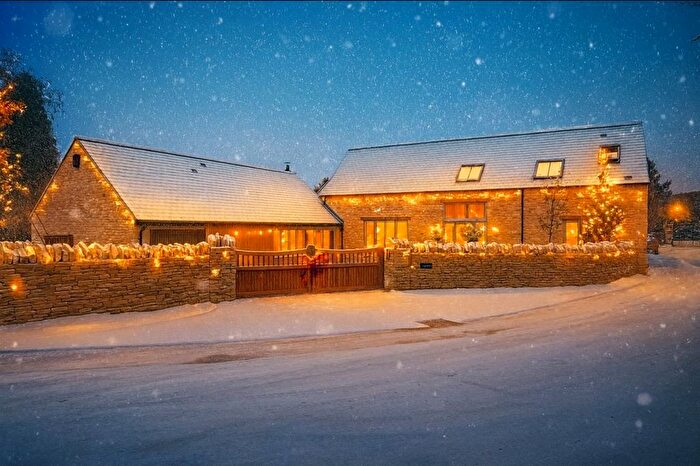 4 Bedroom Link Detached House For Sale In Willowside Grange, Withington, Cheltenham, GL54