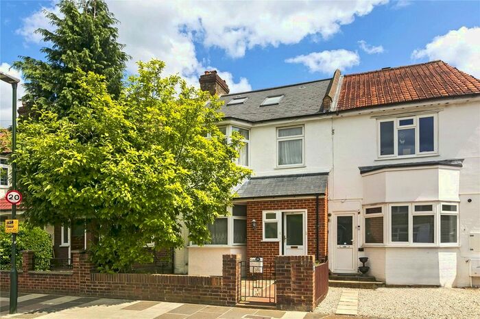 3 Bedroom Flat To Rent In Manor Grove, Richmond, TW9