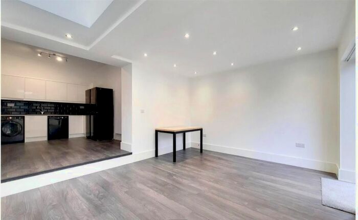 4 Bedroom Property To Rent In Gordon Road, London W4