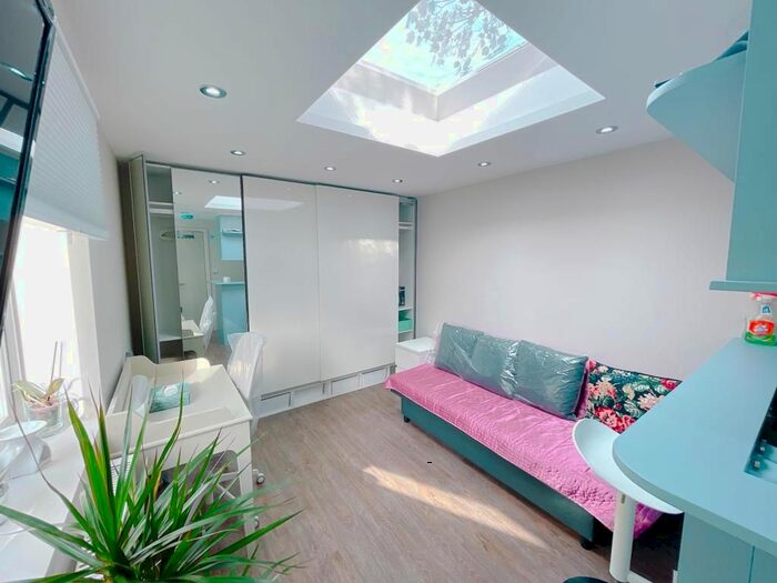 Studio To Rent In Martindale Road, Hounslow, TW4