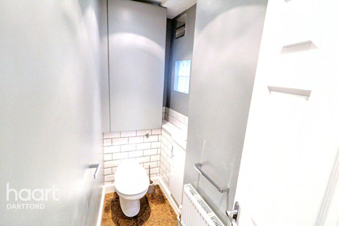 2 Bedroom End Of Terrace House To Rent In Ivy Close, Dartford, DA1