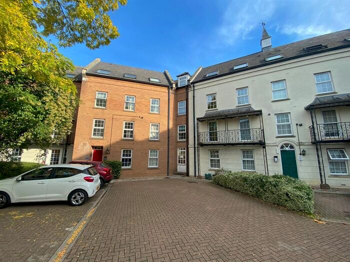 2 Bedroom Flat To Rent In Victoria Place, Banbury, OX16
