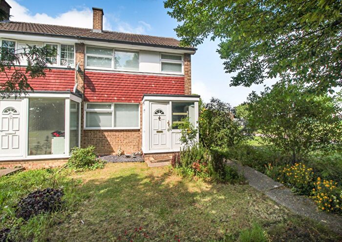 3 Bedroom End Terrace House For Sale In Church Lane, Bedford, MK41