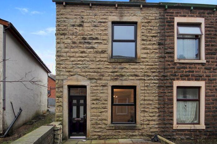 4 Bedroom Terraced House To Rent In Wheatholme Street, Rossendale, BB4