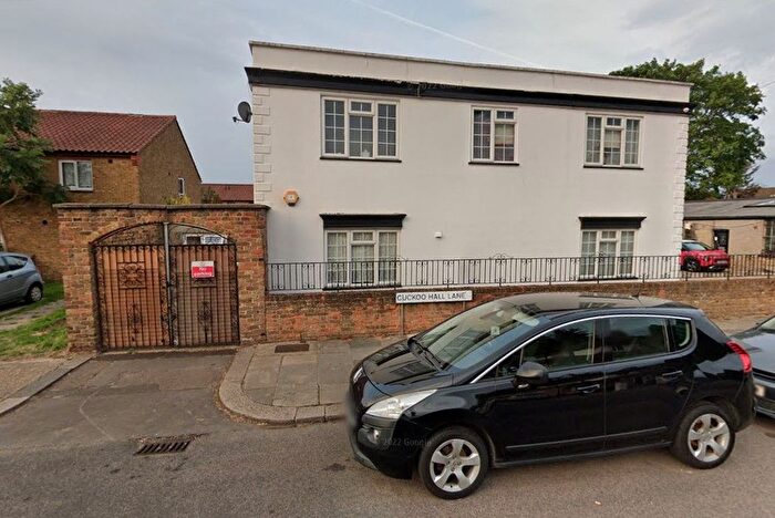 Studio To Rent In Cuckoo Hall Lane, London, N9