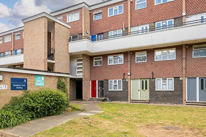 2 Bedroom Flat For Sale In Acre Road, Kingston Upon Thames, KT2