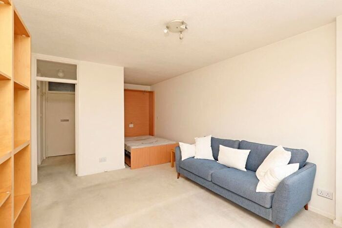 Studio To Rent In Keswick Road, Putney, SW15