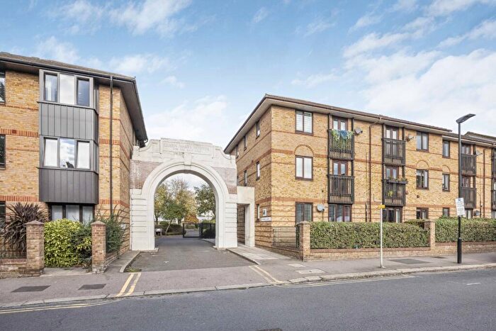 2 Bedroom Flat For Sale In Chopwell Close, London, E15