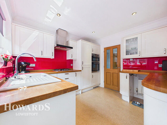 3 Bedroom Detached Bungalow For Sale In Harrington Avenue, Gunton, NR32