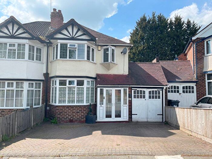 3 Bedroom Semi-Detached House For Sale In Elmbridge Road, Great Barr, Birmingham, B44