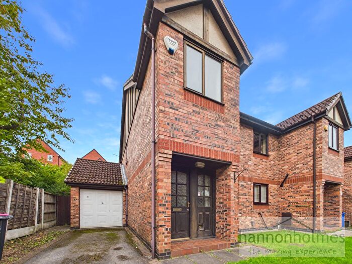 3 Bedroom Semi-Detached House For Sale In Border Brook Lane, Worsley, Manchester, M28