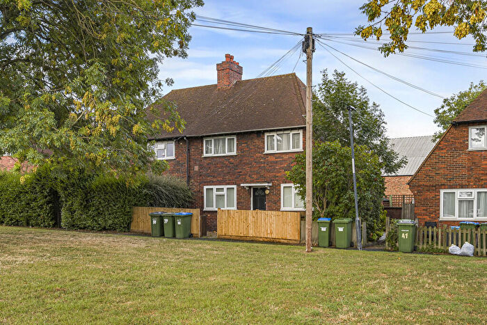 2 Bedroom Maisonette For Sale In Elmbrook Gardens, Eltham, SE9