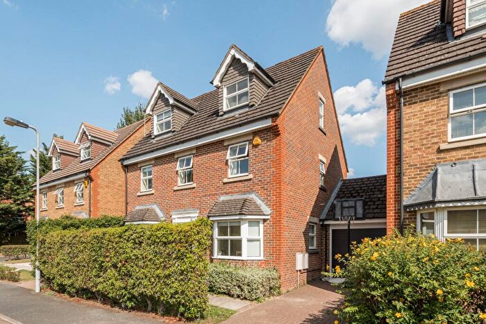 5 Bedroom Detached House For Sale In Stirling Avenue, Pinner, HA5