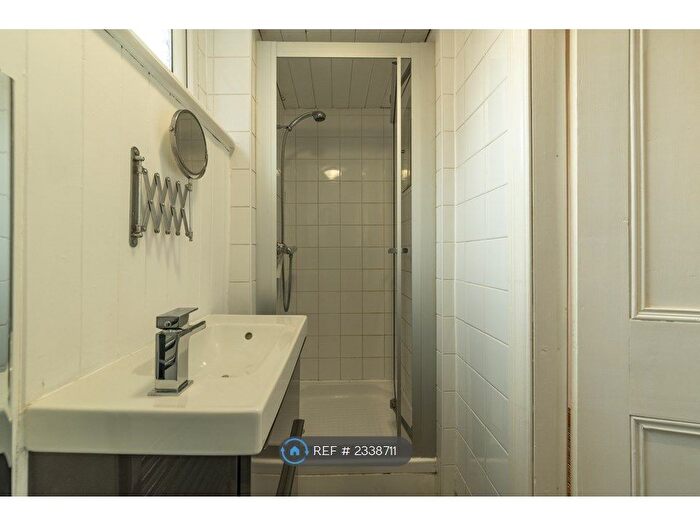 1 Bedroom Flat To Rent In Burlington Road, Nottingham, NG5