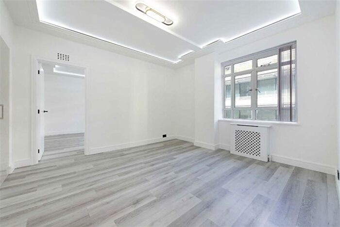 2 Bedroom Flat To Rent In University Street, London, WC1E