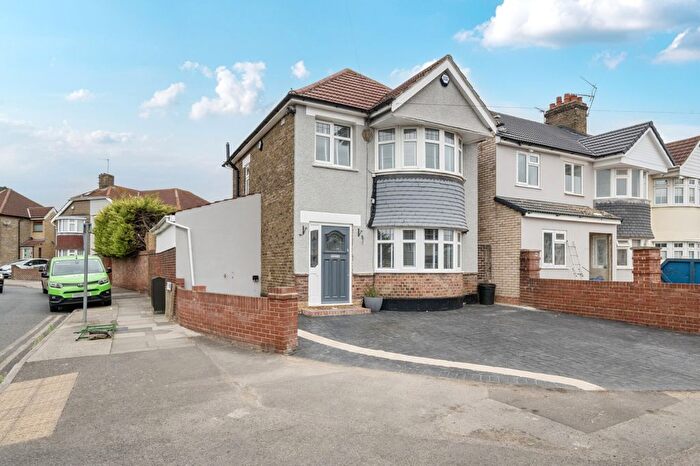 4 Bedroom Detached House To Rent In Okehampton Crescent, Welling, DA16