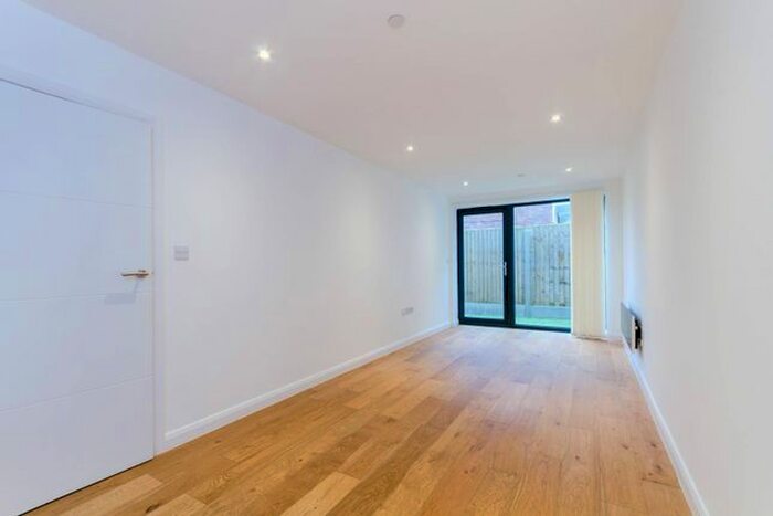 1 Bedroom Flat To Rent In High Street, New Malden, KT3