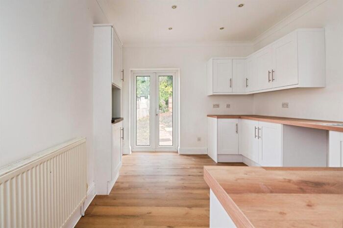 2 Bedroom Detached Bungalow For Sale In Caxton Avenue, Southampton, SO19