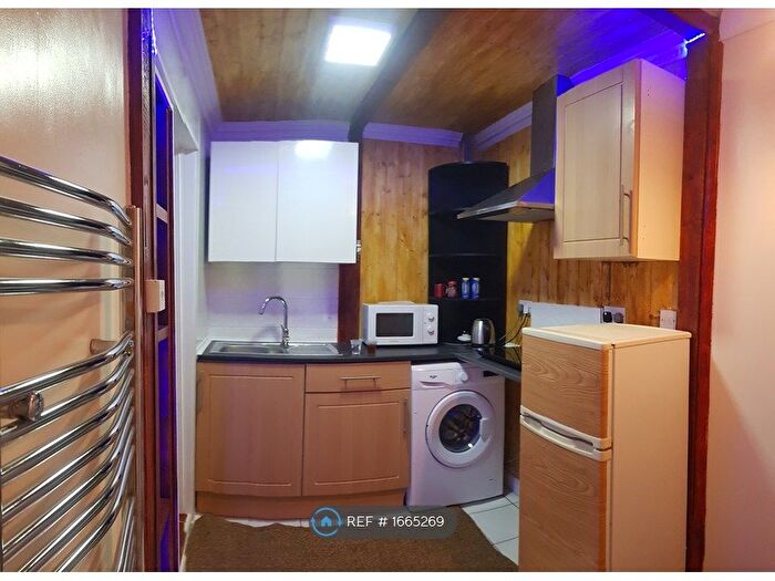 Studio To Rent In Station Road, Egham, TW20