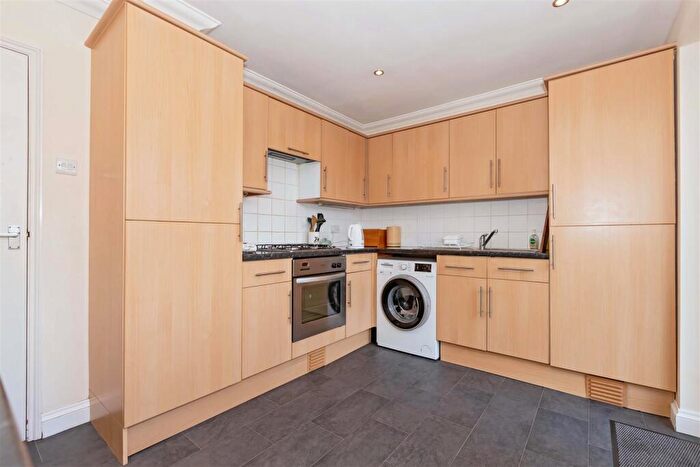 2 Bedroom Semi-Detached Bungalow For Sale In Ashwood Close, Worthing, BN11