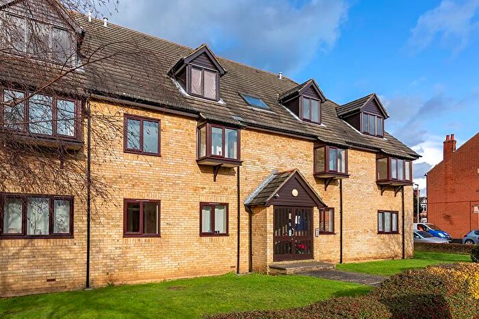 2 Bedroom Flat To Rent In Bond Road, Surbiton, KT6