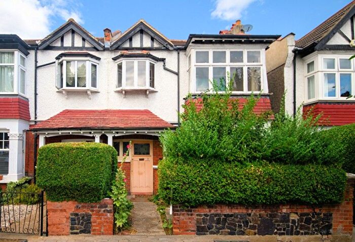 3 Bedroom Semi-Detached House For Sale In Dudley Road, Finchley, N3