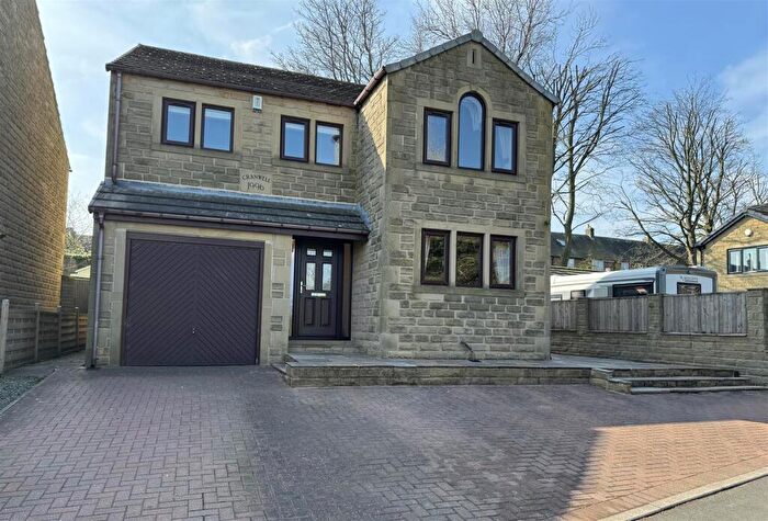 4 Bedroom Detached House For Sale In Park Lodge View, Skelmanthorpe, HD8