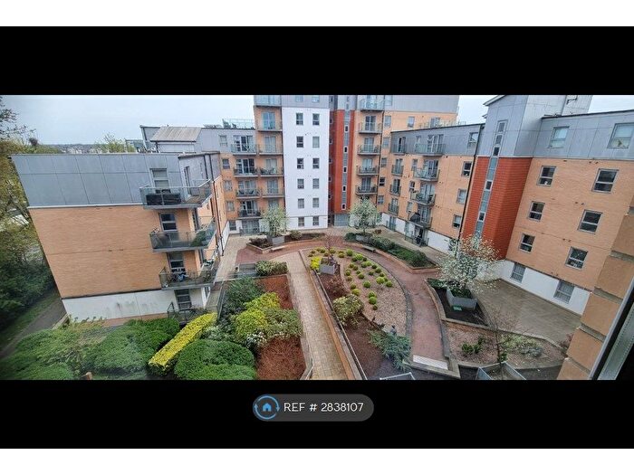 2 Bedroom Flat To Rent In Queen Mary Avenue, London, E18