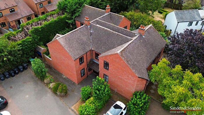 2 Bedroom Flat For Sale In Bryan Mews, Bidford-on-Avon, Alcester, B50