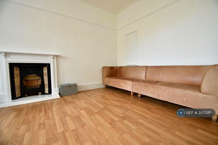 6 Bedroom Semi-Detached House To Rent In Fontenoy Road, London, SW12
