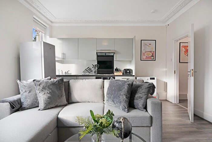 3 Bedroom Apartment To Rent In Archway Road, Archway, London, N6