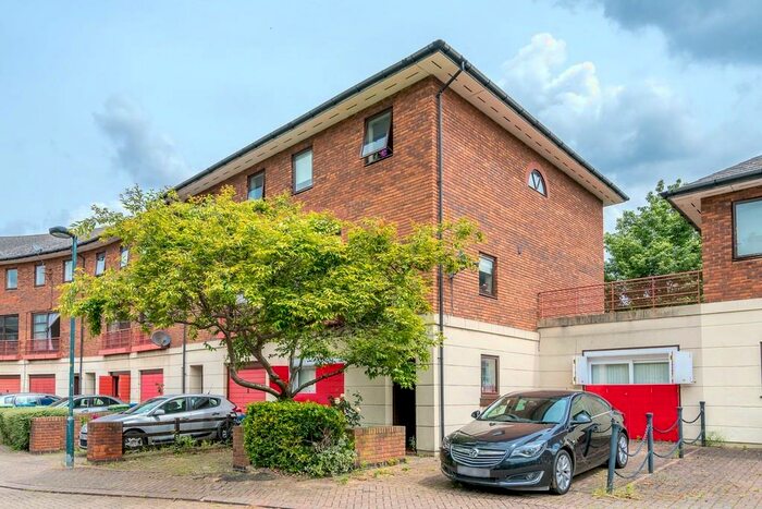 Studio To Rent In Plover Way, Surrey Quays, SE16