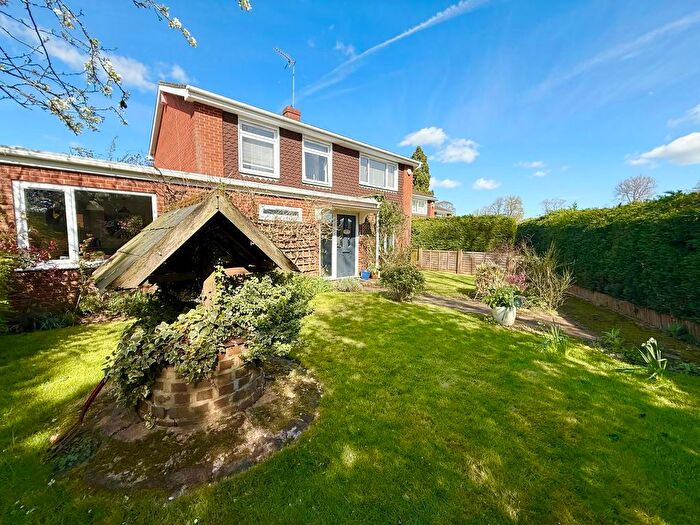 4 Bedroom Detached House For Sale In Redwood Close, Wing, LU7