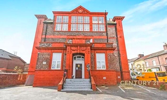 2 Bedroom Flat To Rent In Embassey Building, Wellington Street, L19