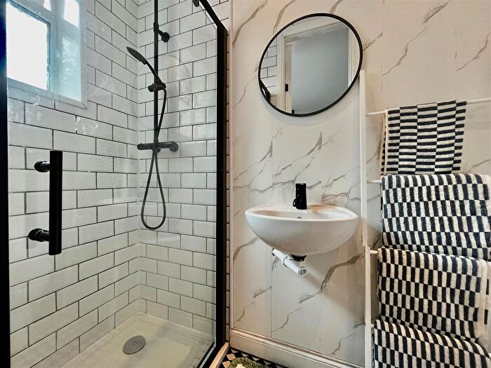 2 Bedroom Flat For Sale In Fern Dene Road, Bensham, Gateshead, NE8