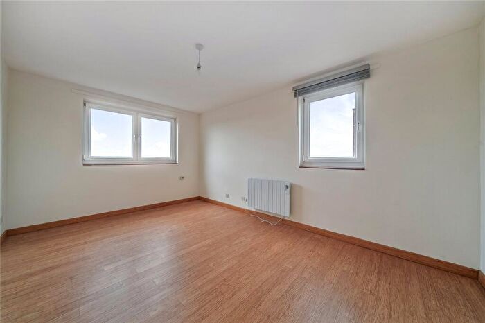 1 Bedroom Flat For Sale In Porchester Mead, Beckenham, BR3