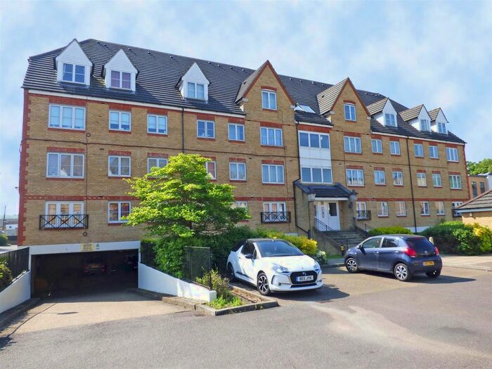 2 Bedroom Flat For Sale In Station Road, Borehamwood, WD6