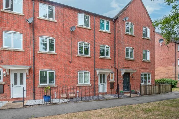 5 Bedroom Property To Rent In Hedgerow Close, Redditch, B98