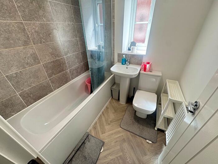 2 Bedroom House To Rent In Swift Avenue Dudley, DY4