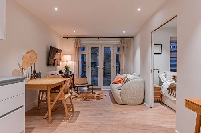 1 Bedroom Flat To Rent In Havilland Mews, Shepherd's Bush, London, W12