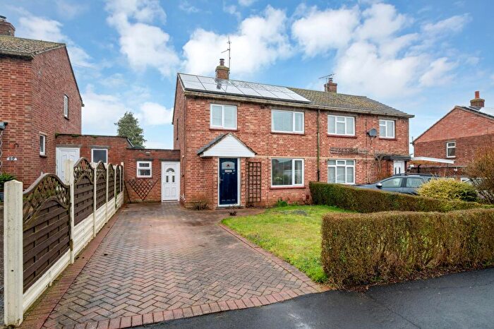 3 Bedroom Semi Detached House For Sale In Masterton Road, Stamford, PE9