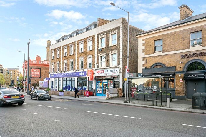 5 Bedroom Semi-Detached House To Rent In Kew Bridge Road, Brentford, TW8