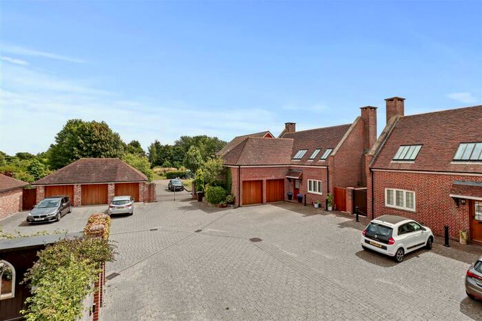 4 Bedroom House For Sale In The White Friars, Boreham Street, BN27