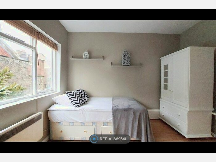 Studio To Rent In Colville Terrace, London, W11