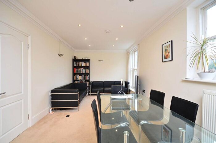 1 Bedroom Flat To Rent In Alexander Road, Upper Holloway, London, N19