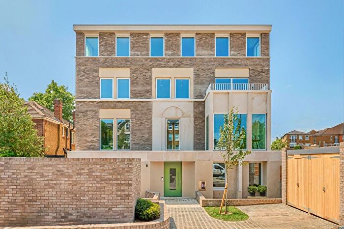 3 Bedroom Duplex For Sale In Manor Park, Hither Green, London, SE13
