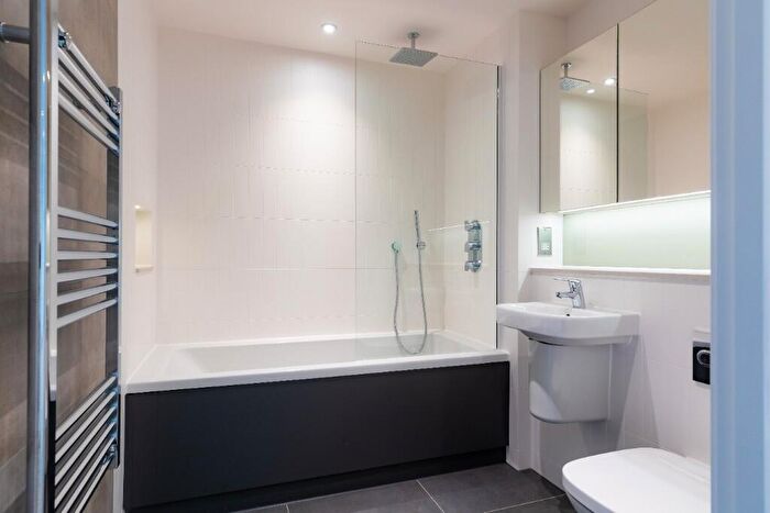 3 Bedroom Flat To Rent In Flat, Swan Street, Manchester, Greater Manchester, M4