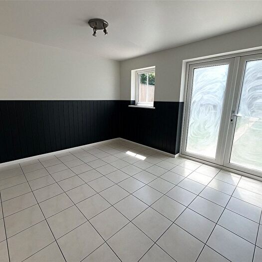 3 Bedroom Semi-detached House For Sale In Chester Road, Castle Bromwich, Birmingham, West Midlands, B36