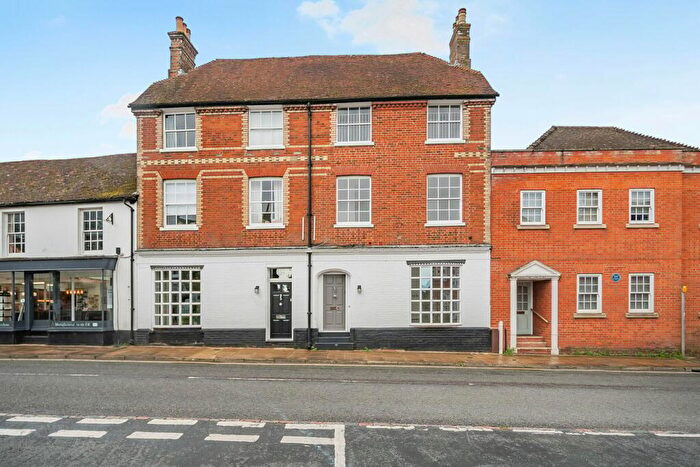 4 Bedroom Town House To Rent In High Street, Odiham, Hook, RG29