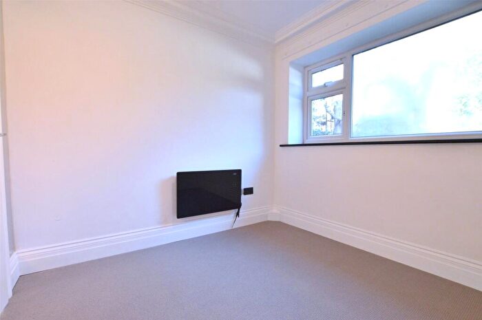 3 Bedroom Apartment To Rent In Oakfield Drive, Reigate, Surrey, RH2